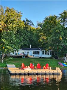 4 Bedroom Cottage on the shores of Ruth Lake