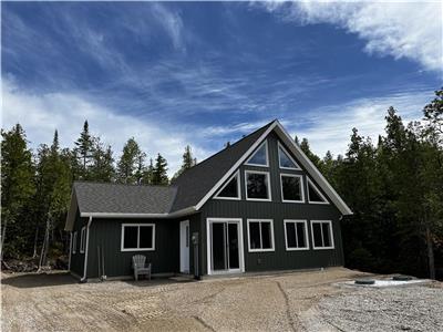 Escarpment Heights - New 3 Bedroom Cottage, Tobermory