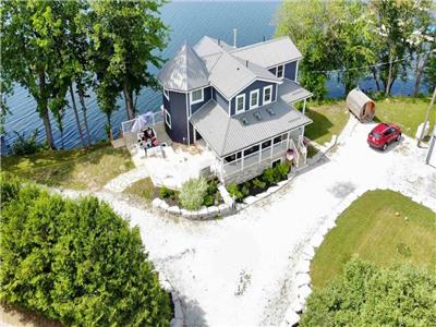 Waterfront Cottage w Sauna on Sharbot Lake