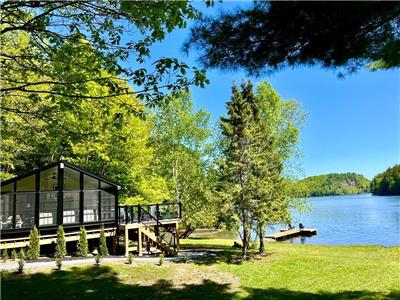 Lakeside Muskoka Luxury Cottage on Skeleton Lake! Family friendly, sleeps 8, loaded with amenities!