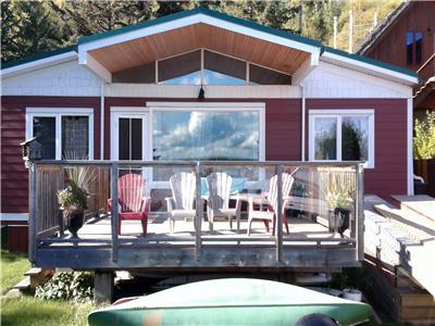 Cherrybank Cottage, Summer Village of Seba Beach , Alberta on Lake Wabamun, Lakefront cottage.