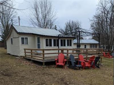 Beautiful 2 & 3 BR Cottages at Lakeside Resort in Havelock!