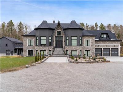 Beautiful Chalet Cottage in Tiny, Ontario