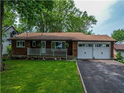 Cottage with Lake Erie views and Hot Tub