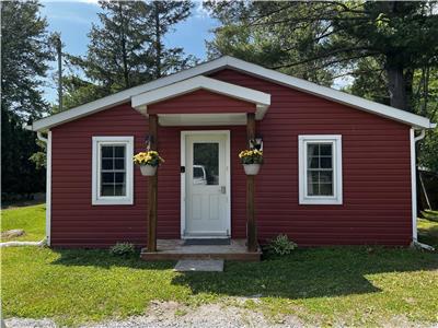 Young at Heart Cottage - Private dock - Beach - Kayaks - Canoe - Hot Tub