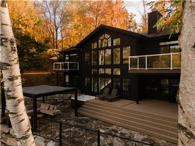 Luxury Lakefront 4200sqft Oasis * Large HotTub, BBQ