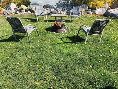 Cozy Family Waterfront Cottage on Lake Manitoba, Amaranth