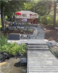 BEAUTIFULLY RENOVATED 4 bdrm, 2 bath MUSKOKA COTTAGE (with HOT TUB) on CRYSTAL-CLEAR SKELETON LAKE!