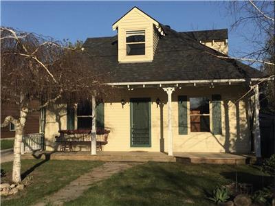 QUIET LOVELY SOUTHAMPTON COTTAGE - (Walking Distance to EVERYTHING: Beach 5 min, Town 10 min) !!