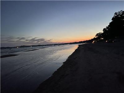 Lake Rest Cottage, steps away from Bay Beach, no beach passes needed. Monthly or Seasonal rental