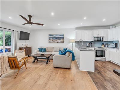 Muskoka Retreat on Sparrow Lake Clean reno'd AC sandy shallow entry