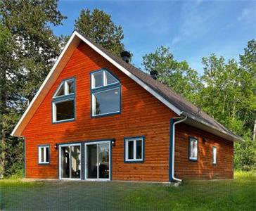 Maison neuve en face de l'eau, 2 chambres, plancher chauffant, Thermopompe, Foyer propane, luxueux