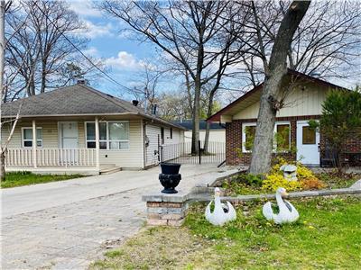 Private Wasaga Retreat Just 1.5 min Walk to Beach!