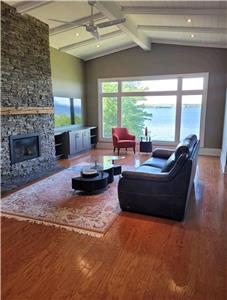 All Season Waterfront Cottage
