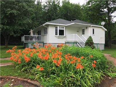 Cottage near the river, le d'Orlans, Quebec City (726-La Maison)
