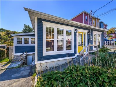 Steps from the Ocean! St. John's Bungalow - Quidi Vidi Village - Hot Tub - Walk to Wharf & Brewery!