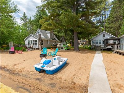 Les Chalets de la Plage : 3 Chalets + 1 Dortoir, Parfait pour les Vacances en Famille Nombreuse!