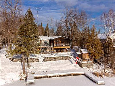 Peninsula Lakehouse - Pet Friendly Log Home on Little Bald Lake