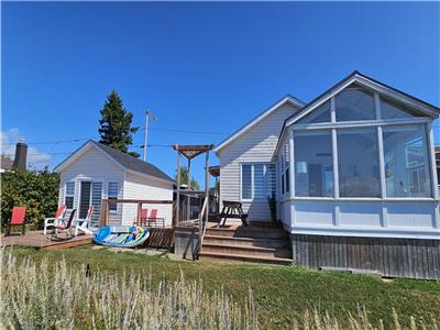 Deux chalets pieds dans l'eau, louez-en un ou les deux directement sur une baie protge