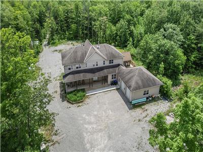 Grande Retraite au Bord de l'Eau avec 10 Chambres et 9 Salles de Bain prs de Muskoka | 7 Acres | Pe