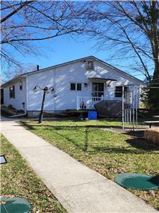 3 bedroom cottage Ipperwash beach