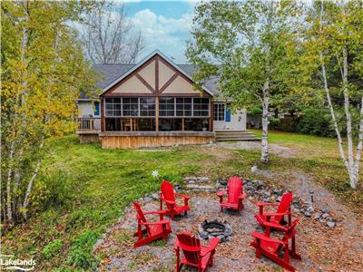 Lakefront Family Retreat on McKellar Lake