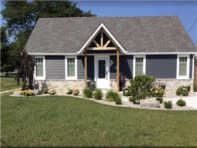 Hickory Lakehouse - cottage on the shores of Lake Erie