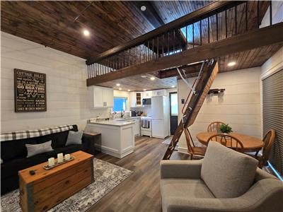 Salmon Trout Lake - Newly Renovated Lakefront Cabin - Nature's Way
