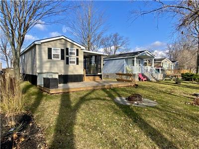 This amazing resort cottage sits on a large site with impressive views of the cove of East Lake!