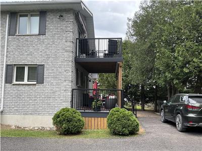 Red Roof Lakehouse – Spacious Waterfront Cottage | 3BR | Air Conditioned | 2-Storey Deck | New Dock