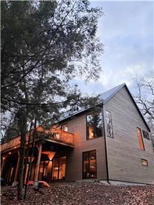 Loon Lookout: Pristine Lakefront Cottage on 22 Acres. Family and Pet Friendly. SUP, Canoe, Kayak.