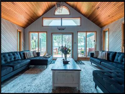 Lakefront Cottage with Cozy Cabin Appeal