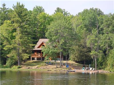 *Swim, Paddle, Play*- Your August Lakefront Retreat at Blue Heron Hideaway!