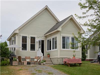 Vintage Cottage Charm in Prince Edward County