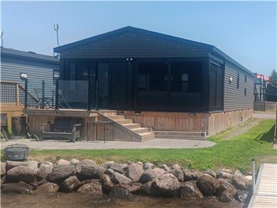 Cottage For Sale/ Park Model Waterfront, Roseneath