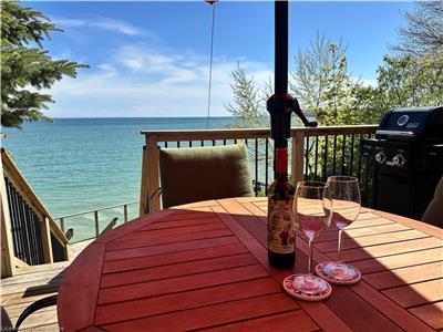 Lakeside Bliss Awaits – Charming 2-Bedroom Cottage on Lake Erie Waterfront