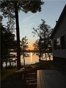 Waterfront Cottage near Perth – Swim, Paddle, Relax!