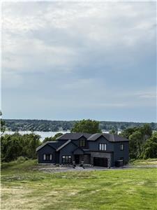 Waterfront Emerging Wine Country Haven | 3 King En Suites + 1 Queen Bedroom + Chef Kitchen