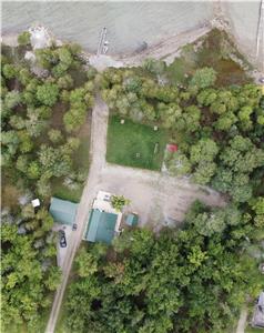 Lilly Lakehouse — Chalet en bord de l'eau à louer à l'année à Kagawong, Île Manitoulin (baie West)