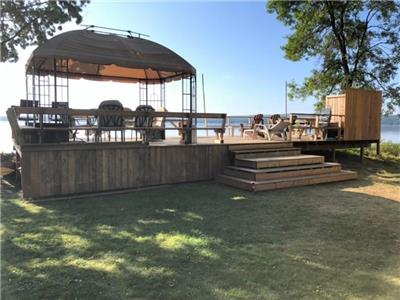 Calabogie Lake Front - Beautiful Private 4 Season Chalet - additional special rates available