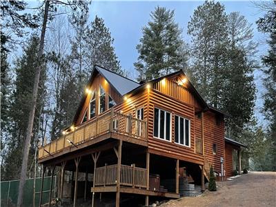 Calabogie Pearl - The Pearl Chalet - 5+1 bedrooms with Hot tub and Sauna