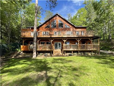 Calabogie Pearl - The Pearl Chalet - 5+1 bedrooms with Spa and Event Venue
