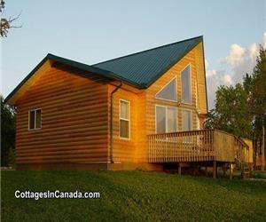 Lakefront Cottage With Hot Tub Open All Year : 2 Hours from Wpg