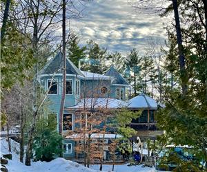 One-of-a-kind private peninsula -a beautiful castle-like lodge!