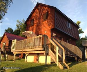 Sandy Shore Cottages Luxury Resort on Rice Lake, with Sauna and a Pool