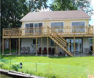 Lake Simcoe, Plum Point Waterfront Cottage!! 1.5 Hrs From Toronto.Beaches steps away