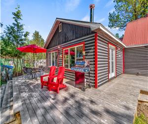 Large Lakefront Family Cottage