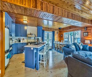 Lakefront Family Cottage