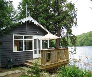 BAY LAKE COTTAGE, LARGE PRIVATE LOT, INTERNET, FAMILY FRIENDLY SANDY WATERFRONT, CLOSE TO HUNTSVILLE