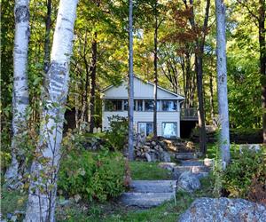 Gladstone Lodge Authentic Olde Muskoka Log with the comforts of home in the heart of Muskoka!